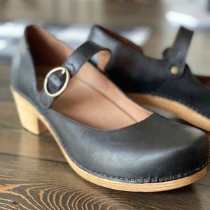 Nearly New Dansko Mary Janes Leather